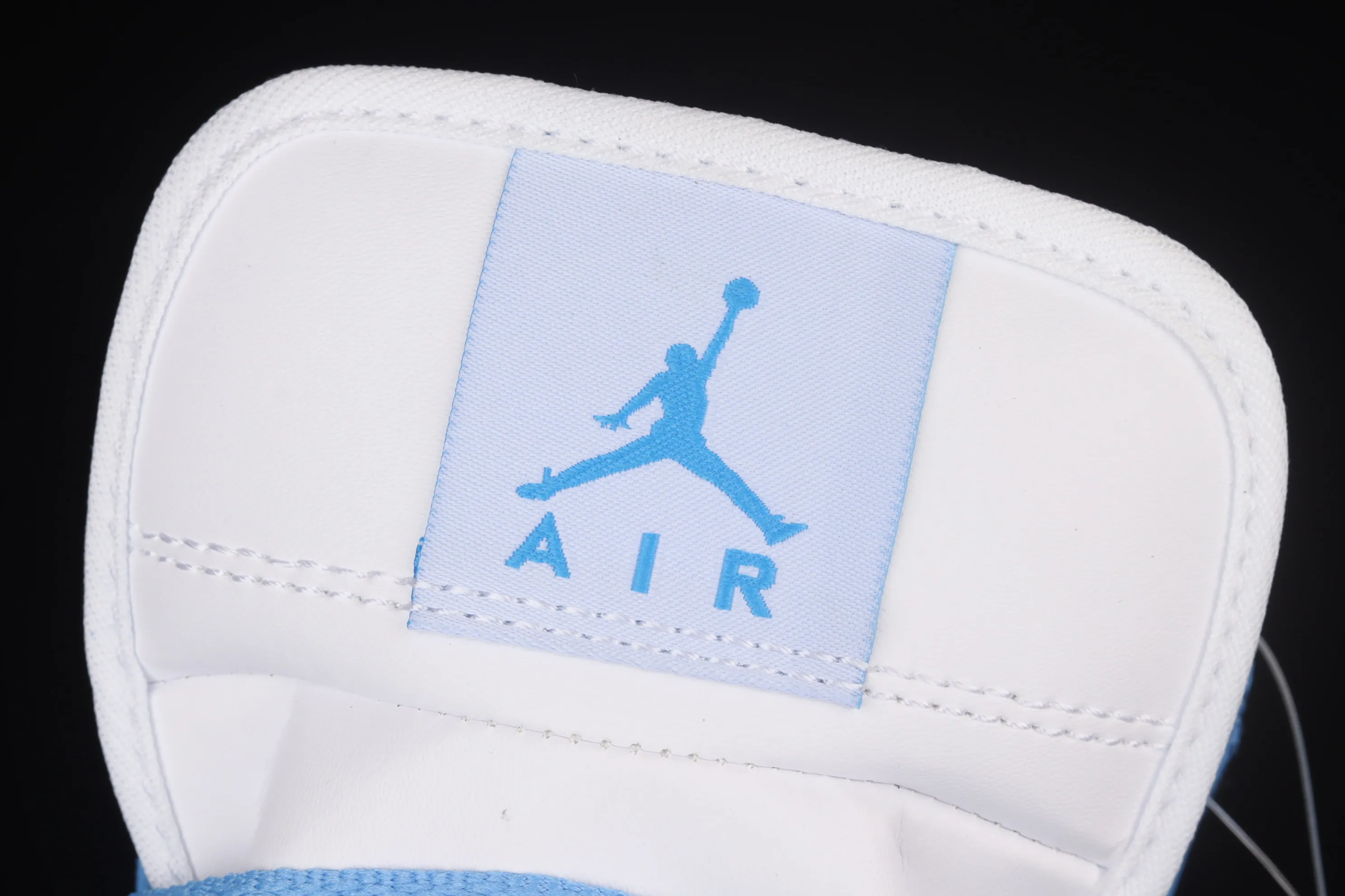 All categories Air Jordan Jordan series basketball shoes Air Jordan 1 Mid G version pure original Air Jordan 1 Mid AJ1 Joe 1 North Carolina blue China basketball shoes 554725-106
